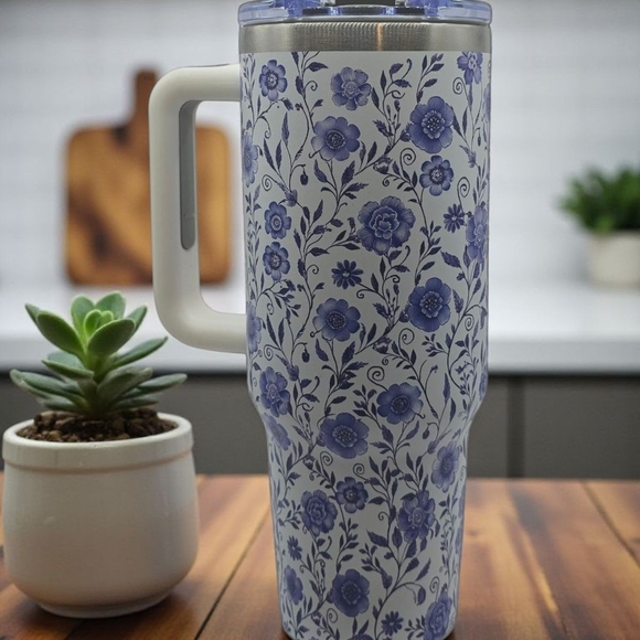 unbranded Other - Floral Blue and White Insulated Tumbler